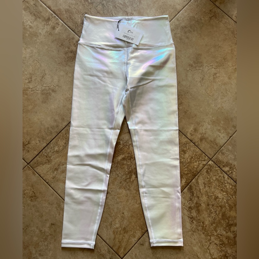 Luxe White Unicorn 7/8 24” Leggings. BRAND NEW. Size 6-8.